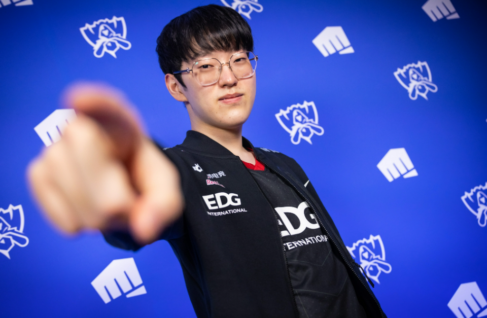 开云下载-100T碾压EDG，Scout关键团战开团秒人强强对话入围赛，让粉丝疯狂欢呼的简单介绍