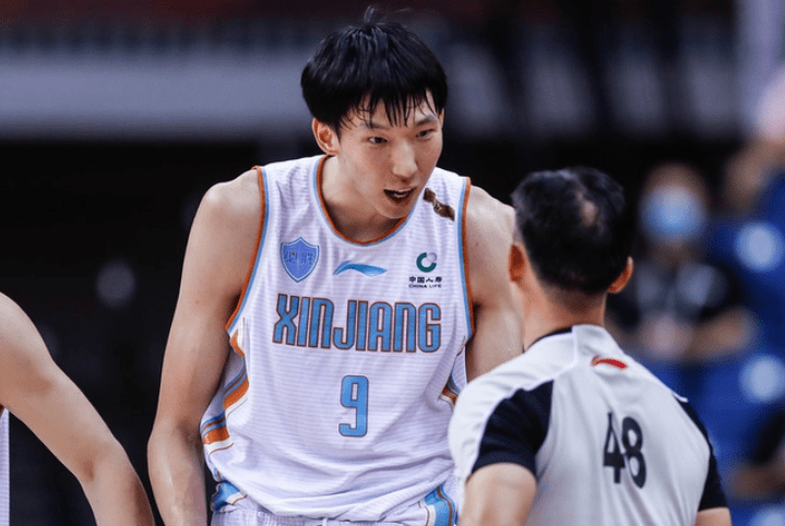 FLY险胜HKA，Tarzan团战一打五宿敌对决入围赛，技惊四座